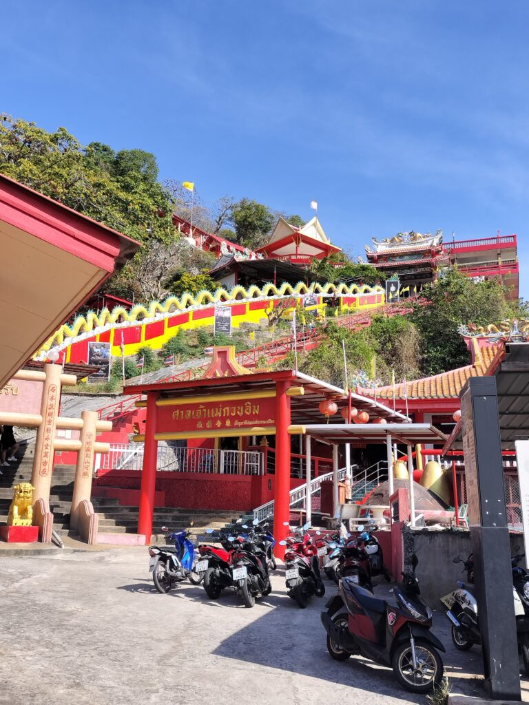チャオポー カオヤイ神社正面
